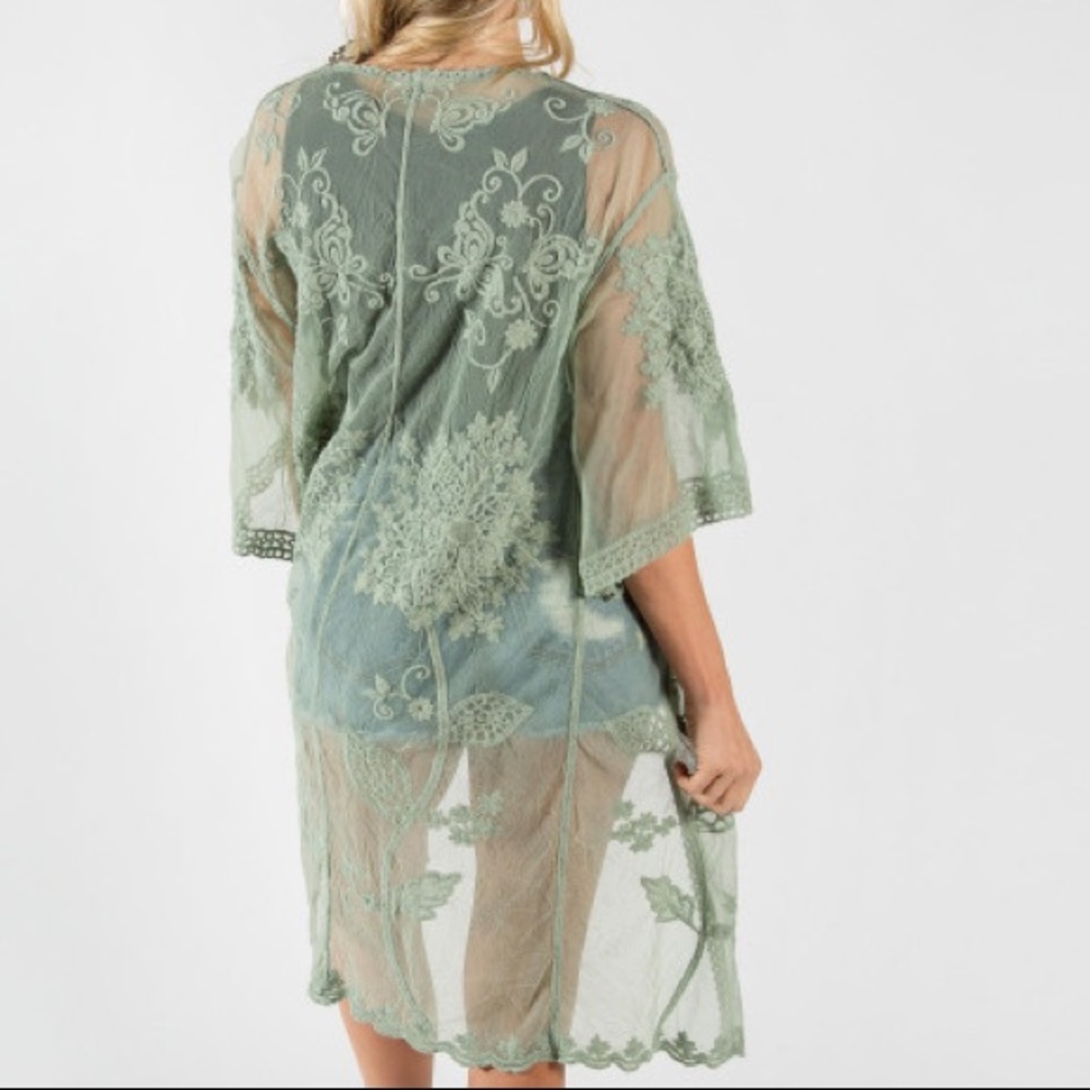 Floral lace kimono